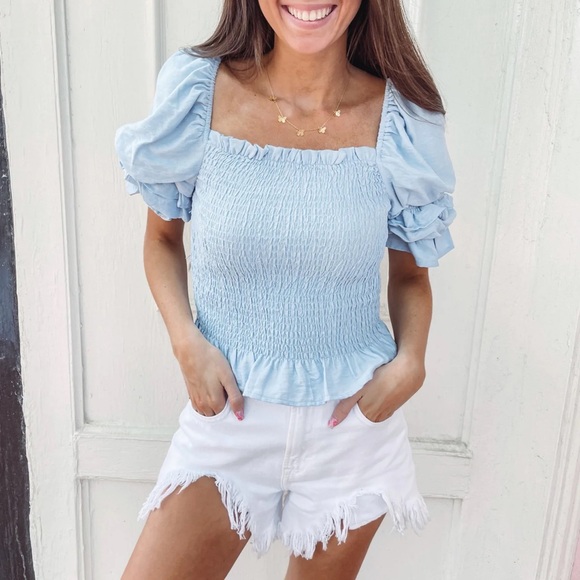 Adorable Blue Top size medium! - Picture 3 of 8